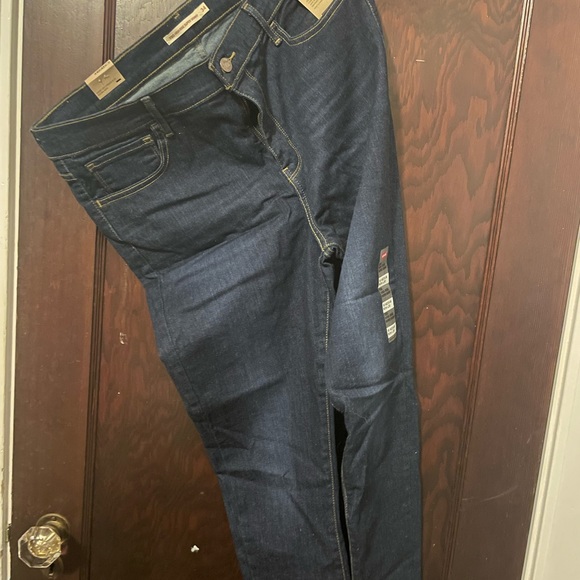 Levi’s dark wash red tag 720s High Rise skinny jeans - Picture 5 of 6